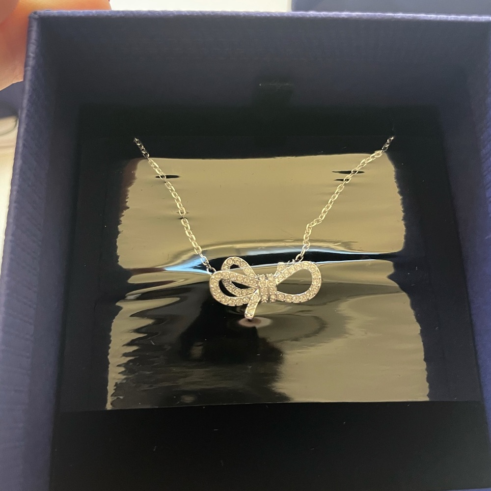 Swarovski crystal bow necklace